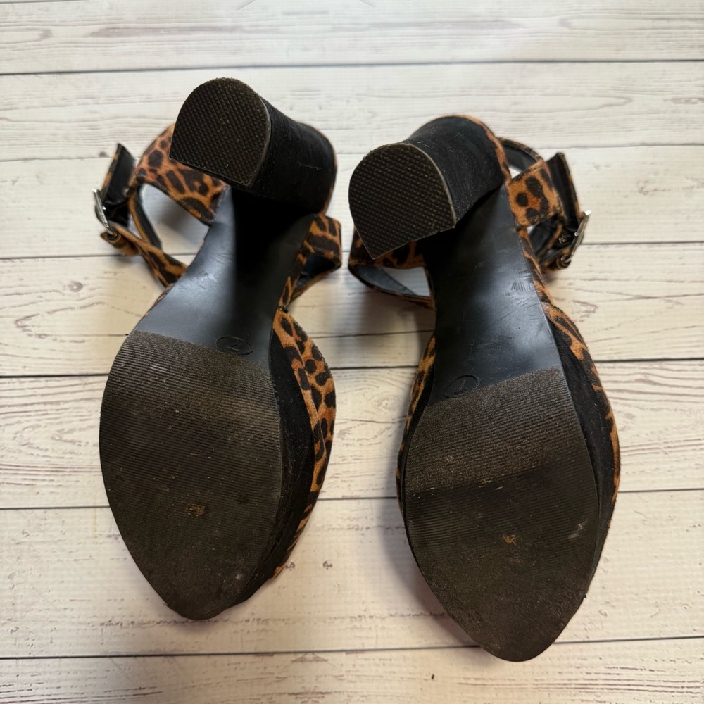 3 for $10 Leopard Print Platform Heels - Picture 4 of 7